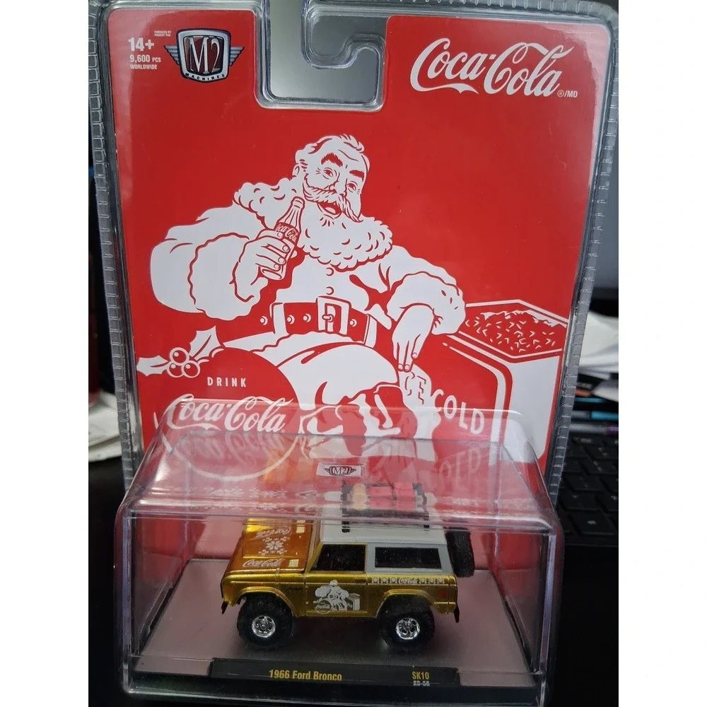 2025 M2 Machines Christmas Coca-Cola Santa 1966 Ford Bronco Limited Edition